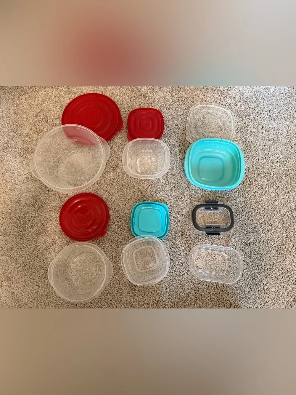 6 Rubbermaid Storage containers